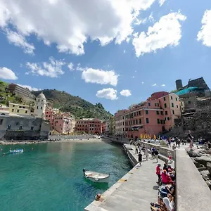 Apartment Joivy Lovely Apt For 2, With Terrace In, Vernazza